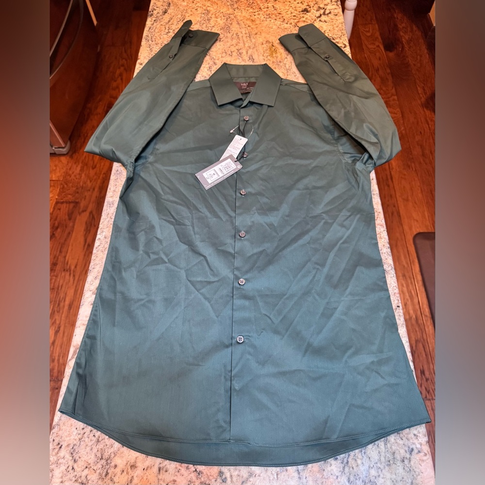 M&D Marksand Spencer Green Dress Shirt Lightweight Fabric Business Casual. NWT
